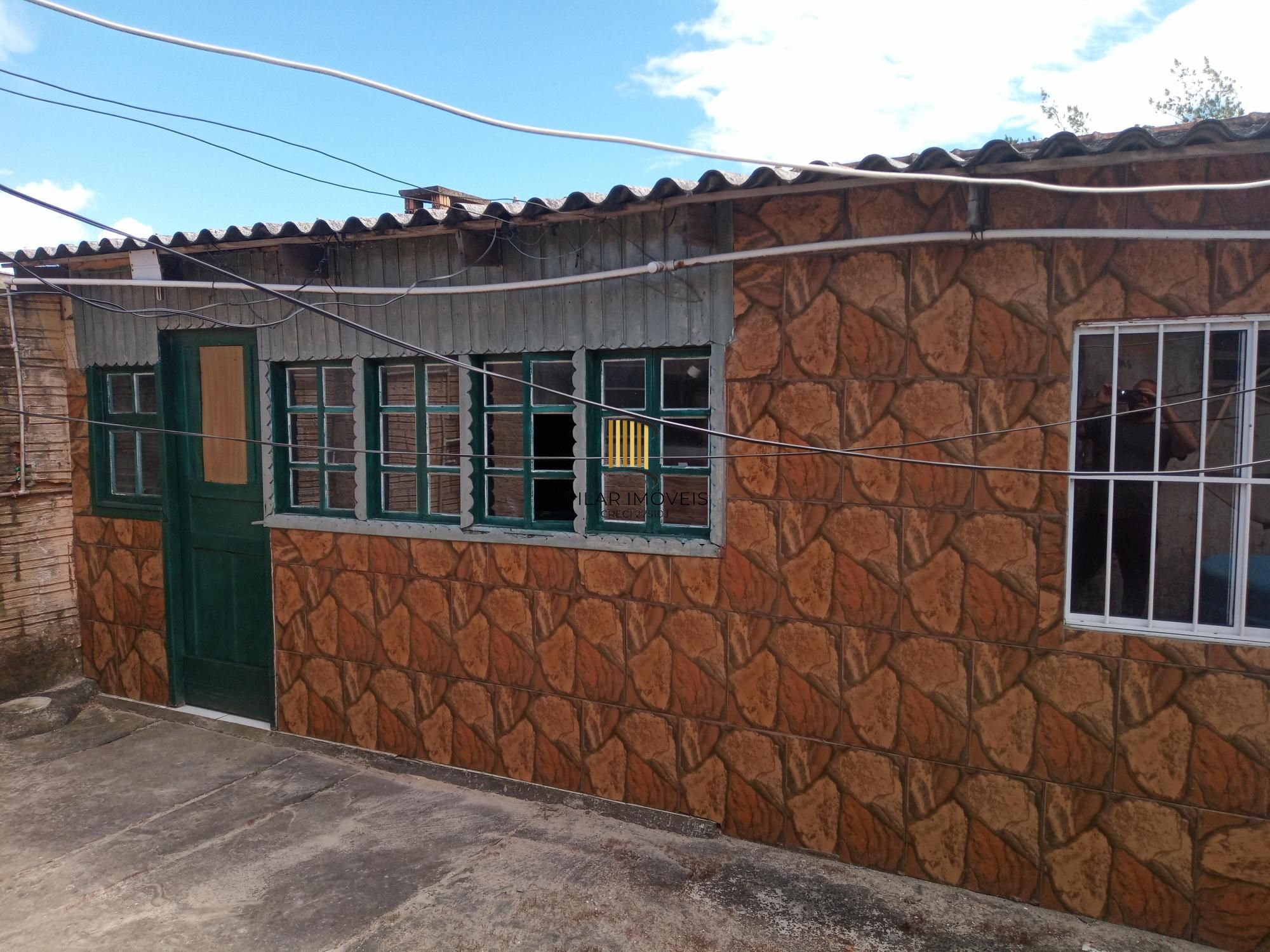 2 casas no pátio em Magistério