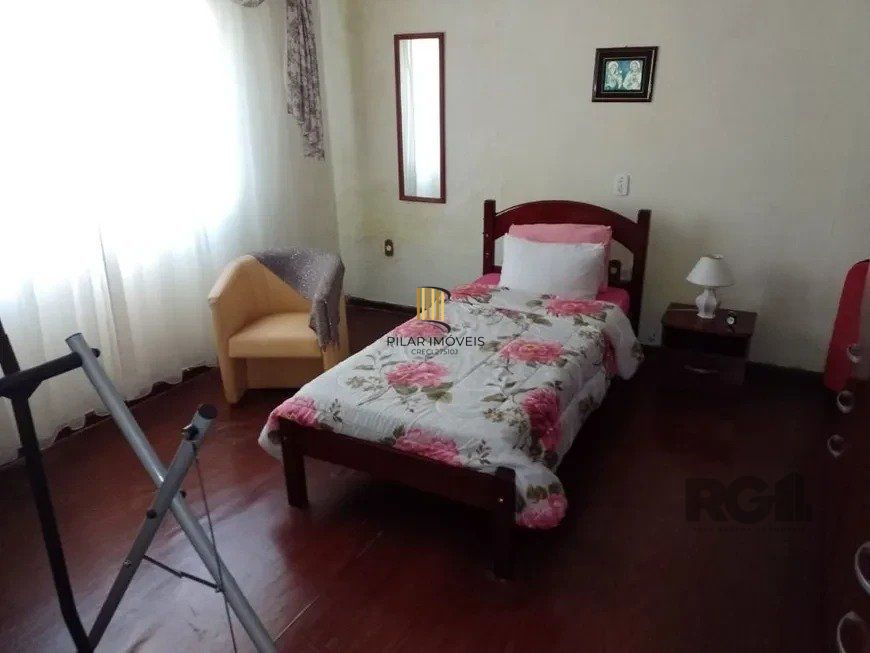 Casa 169m² - 2 dormitórios, 2 vagas no bairro Cavalhada