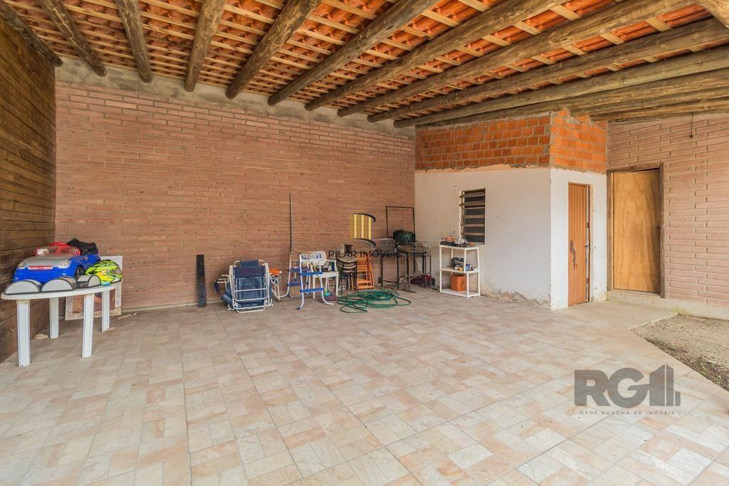 Casa com 240m², 3 dormitórios, 6 vagas no bairro Sarandi