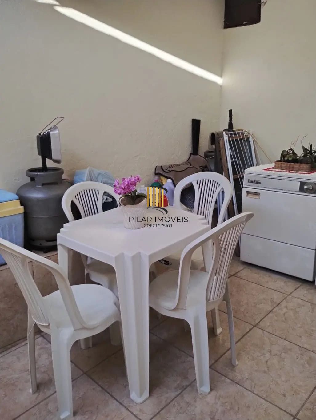 Casa de 3 dormitórios e 111m² à venda em Jardim Botânico, Porto Alegre.