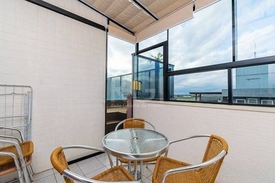 EXCELENTE COBERTURA COM 2 DORMITÓRIOS, PISCINA E 1 VAGA DE GARAGEM.