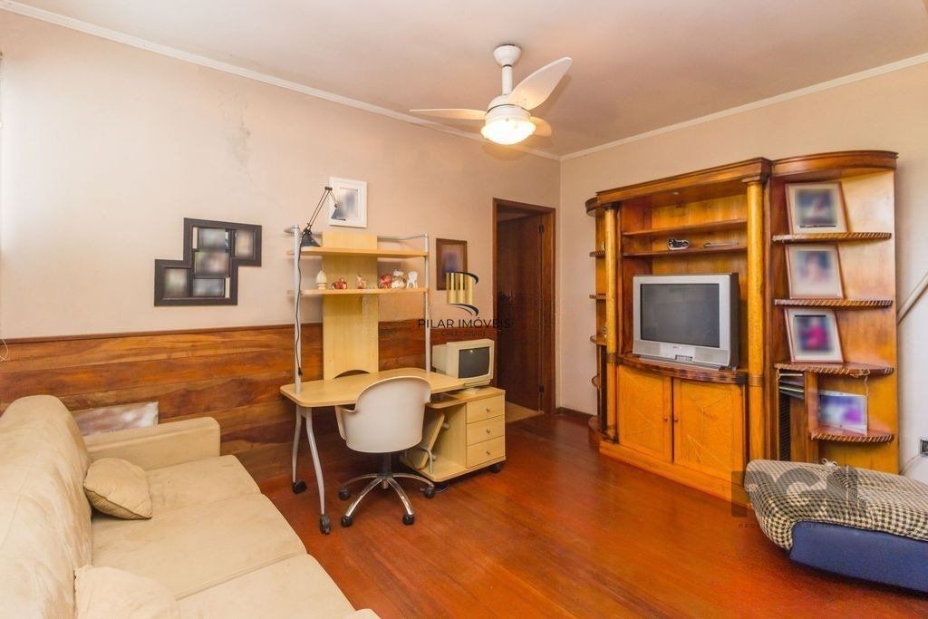 Casa 470m² - 4 dormitórios, 5 vagas no bairro Jardim São Pedro