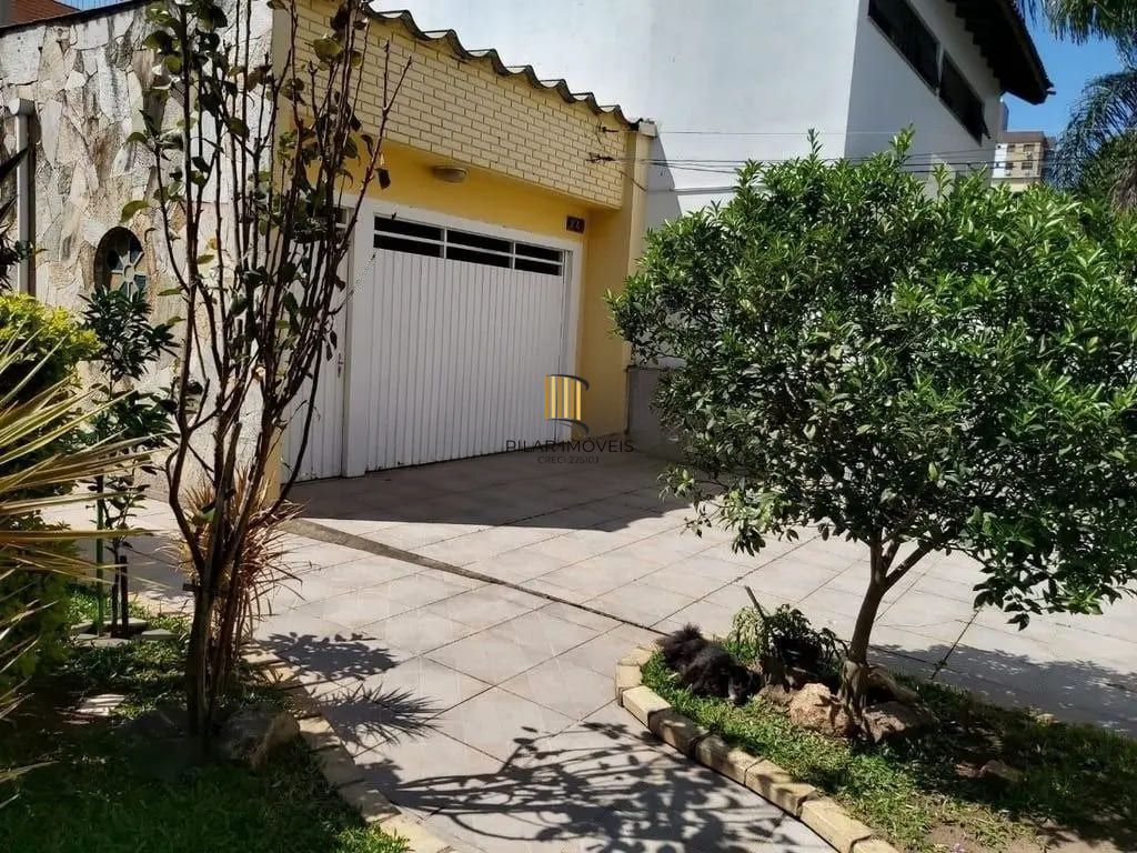 Casa com 4 dormitórios no bairro Passo da Areia