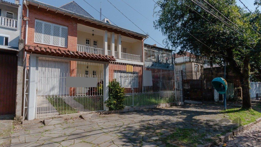 Casa com 4 dormitórios, 4 vagas no bairro Vila Jardim