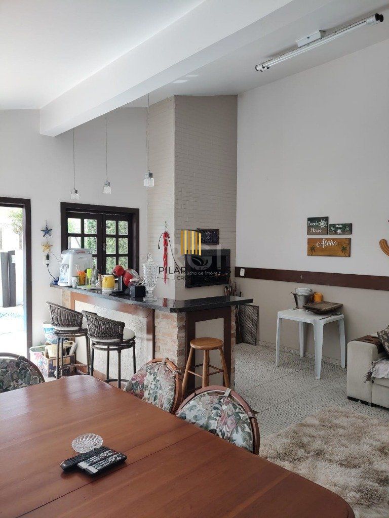 Casa para Venda - 160.78m², 4 dormitórios, sendo 2 suites, 5 vagas - Centro