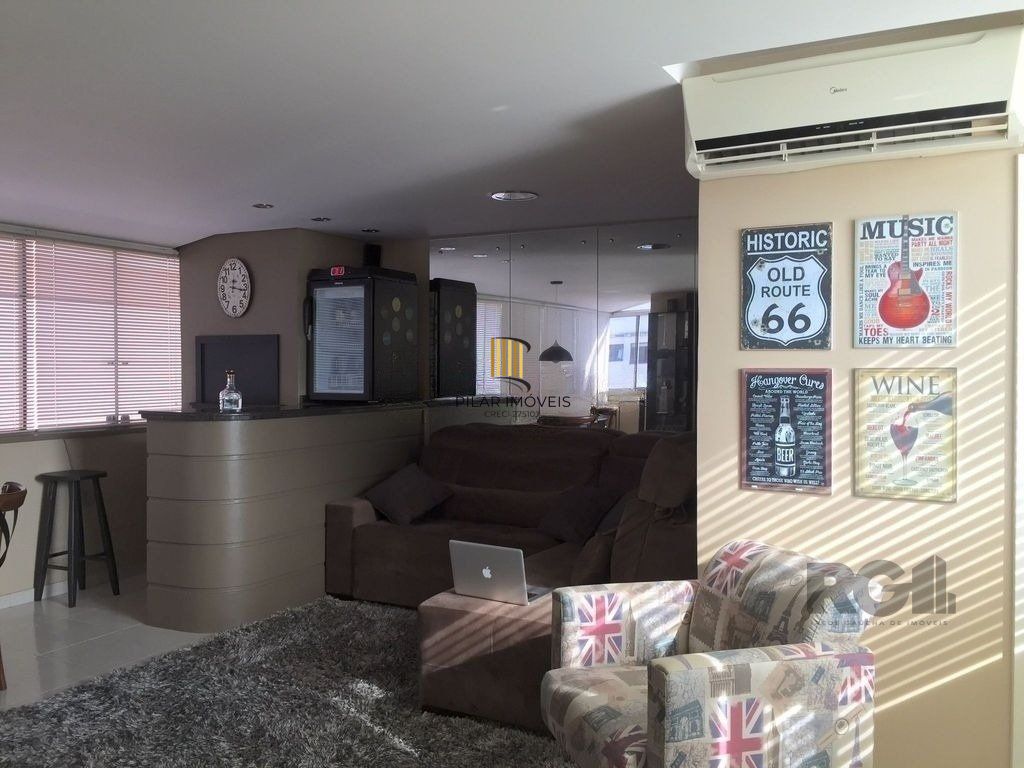 Amplo apartamento duplex com 2 dormitórios e 1 vaga de garagem.
