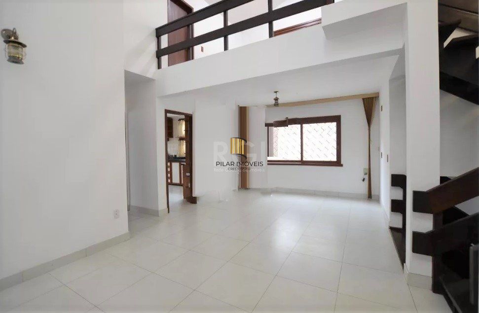 Casa para Venda - 267m², 4 dormitórios, sendo 1 suites, 2 vagas - Tristeza