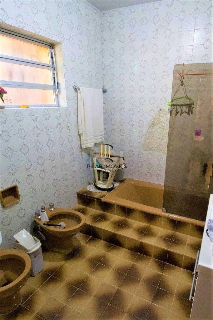 Casa para Venda - 287m², 3 dormitórios, sendo 2 suites, 4 vagas - Nonoai