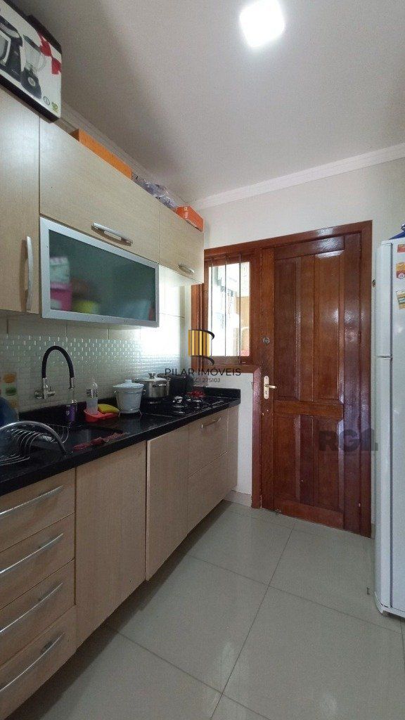 Casa de 2 dormitórios localizada no bairro Hípica