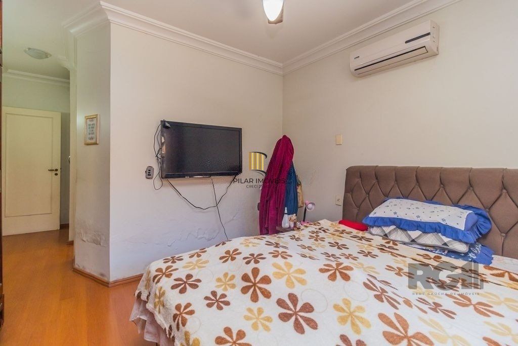Casa 224m² - 3 dormitórios, 4 vagas no bairro Parque Santa Fé