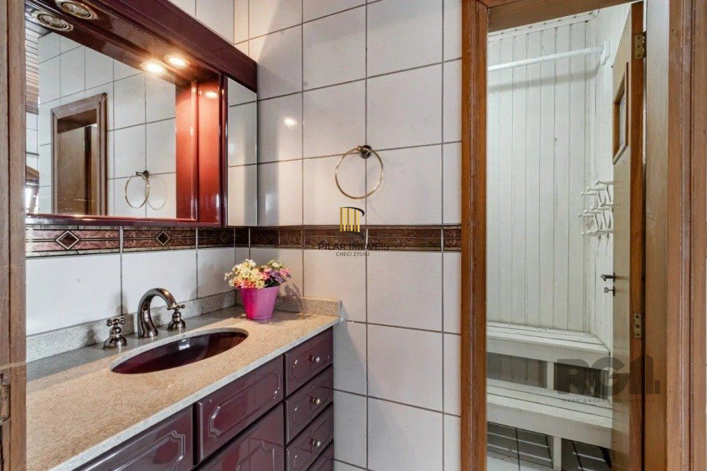 Casa com 3 dormitórios no bairro Passo das Pedras