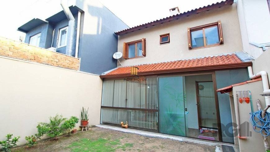 Casa 129m² - 3 dormitórios, 2 vagas no bairro Hípica