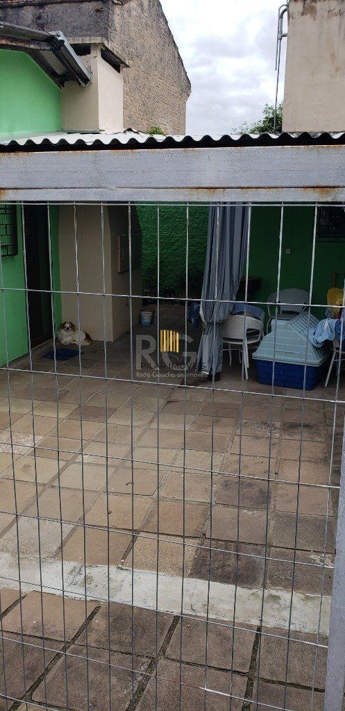 Casa para Venda - 200m², 8 dormitórios, 5 vagas - Teresópolis