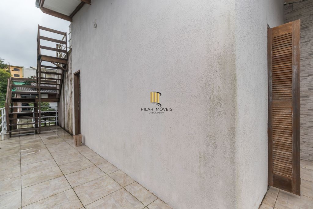 Casa de 6 dormitórios à venda Bairro Vila Nova - Porto Alegre