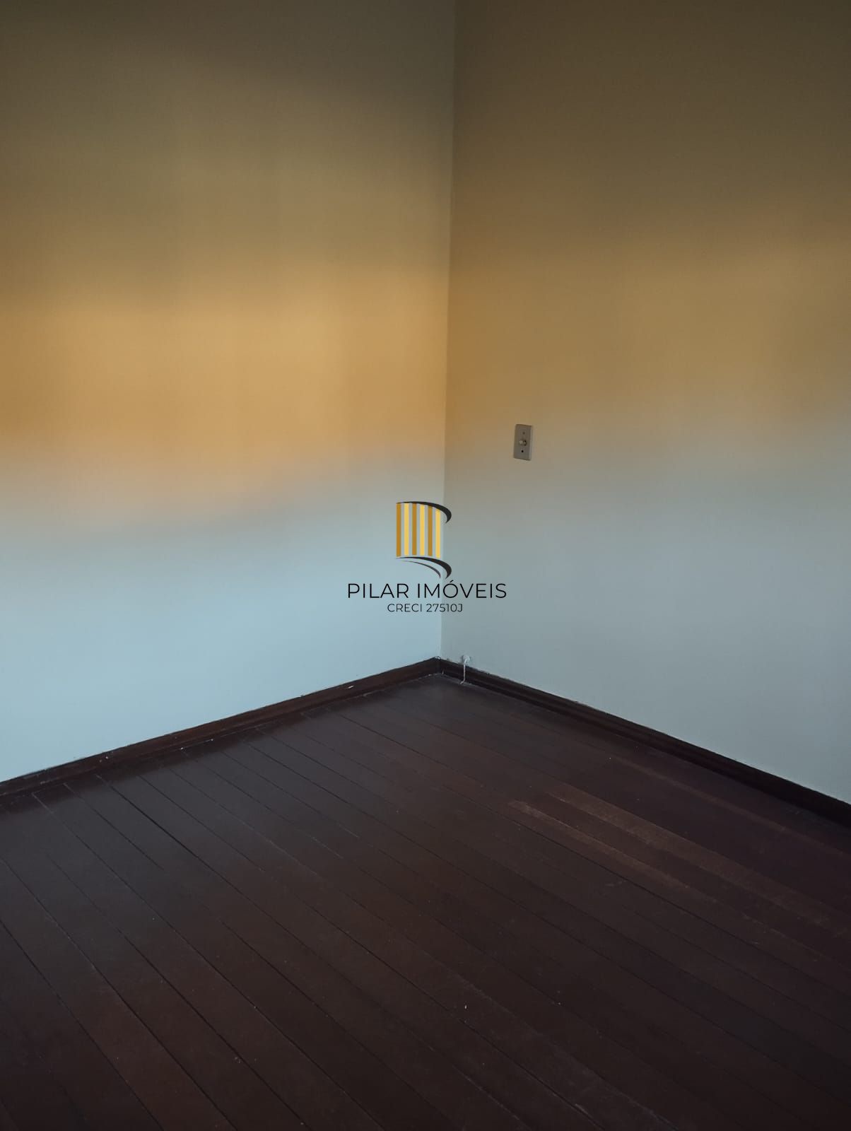 Casa 2 dormitórios no bairro Glória