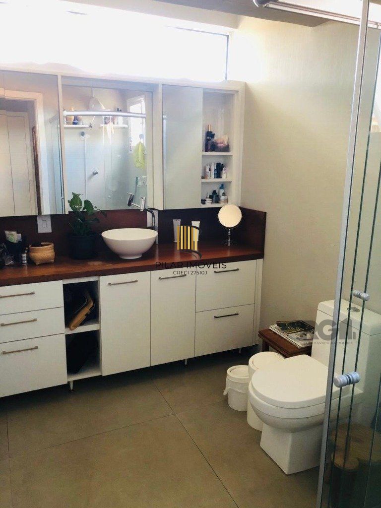 Casa 4 dormitórios no bairro Nonoai