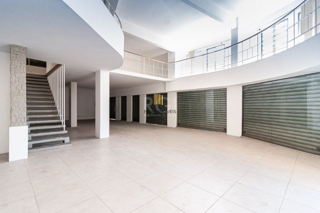 Loja para Venda - 320m², 0 dormitórios, São João