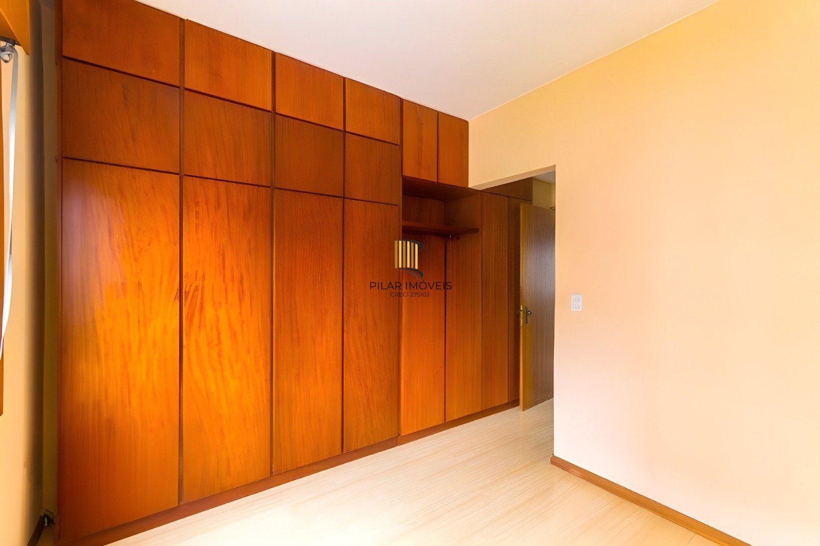 Apartamento de 2 dormitórios á venda no Bairro Mont Serrat, Porto Alegre.