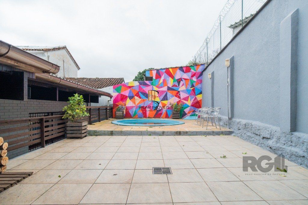 Casa 4 dormitórios no bairro Nonoai