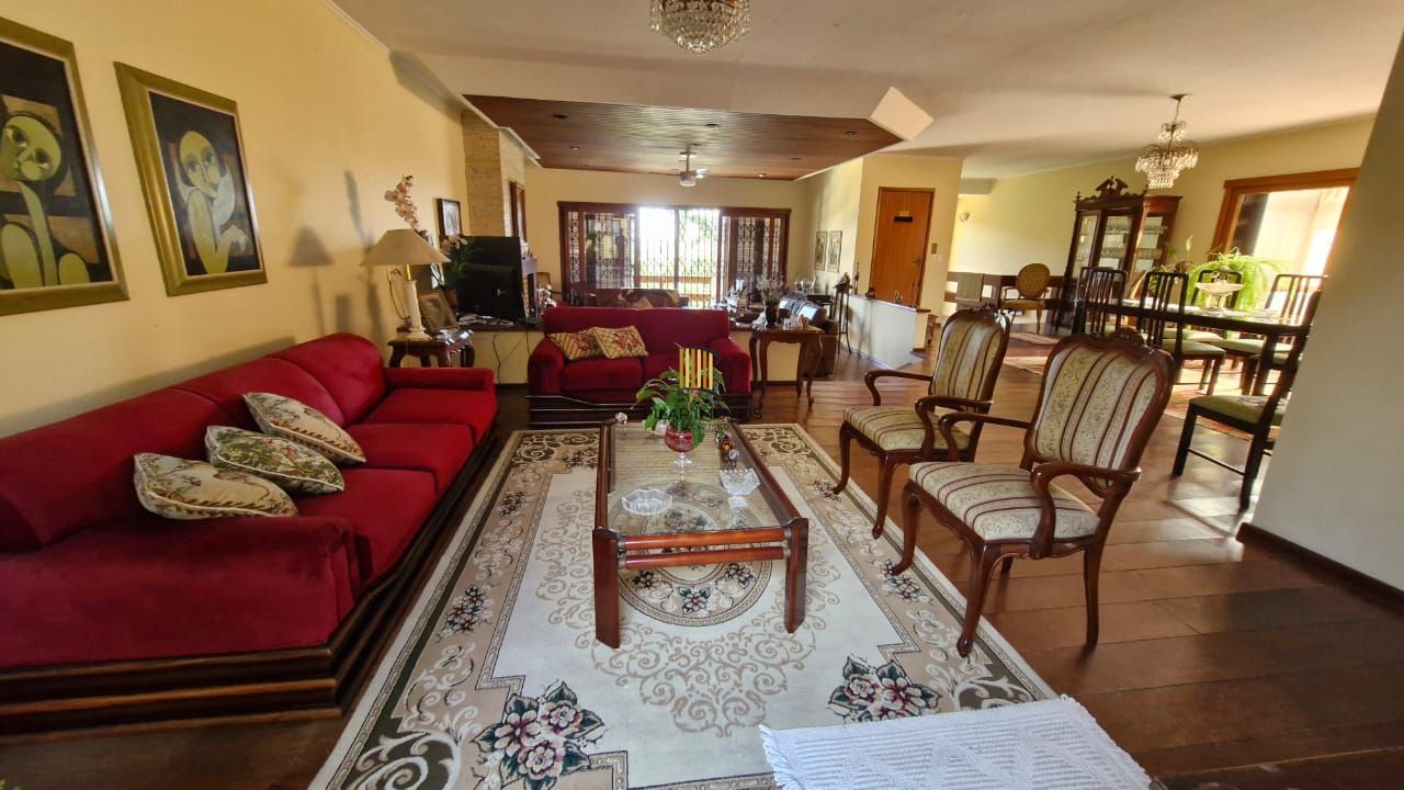 Casa de Cinema na Glória, com 500m² de área privada, 3 dormitórios, piscina, horta, lareira, elevador, gradeada 4 garagens