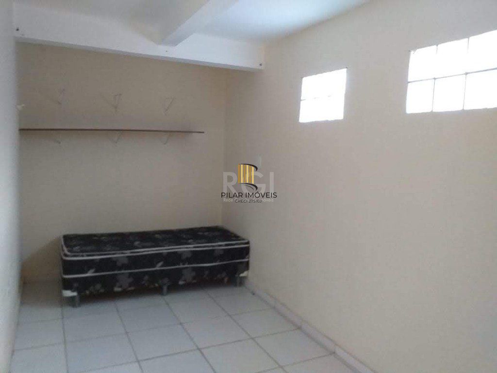 Casa para Venda - 200m², 6 dormitórios, 4 vagas - Tristeza