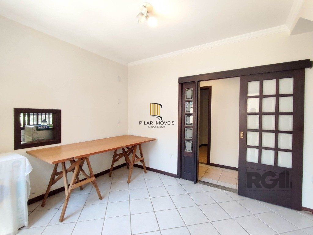 Excelente casa de 230m² com 4 dormitórios e 3 vagas.