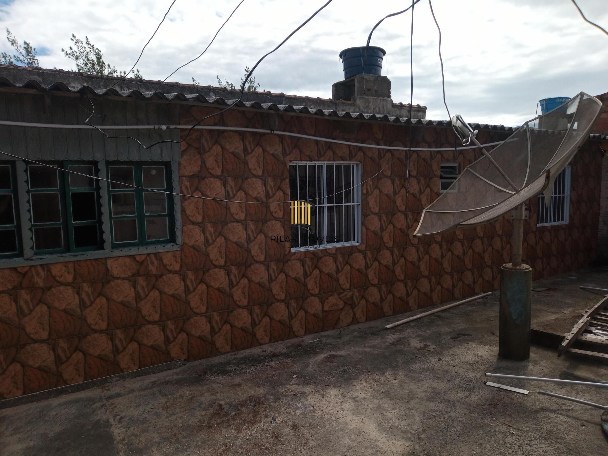 2 casas no pátio em Magistério