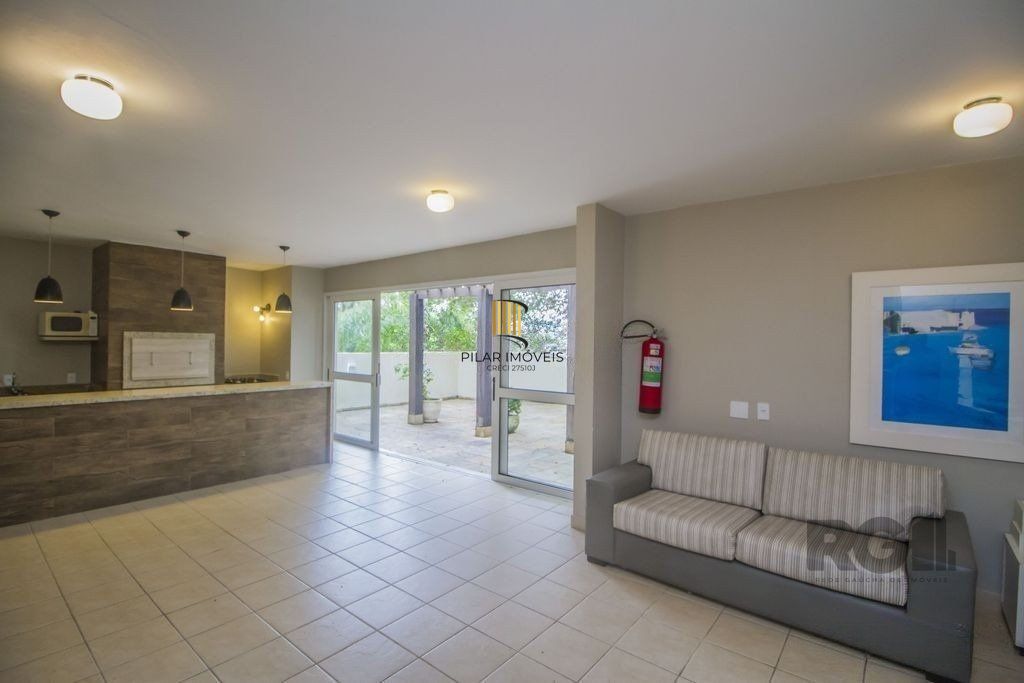 Casa em condomínio com 245m² - 3 dormitórios, 2 vagas no bairro Pedra Redonda