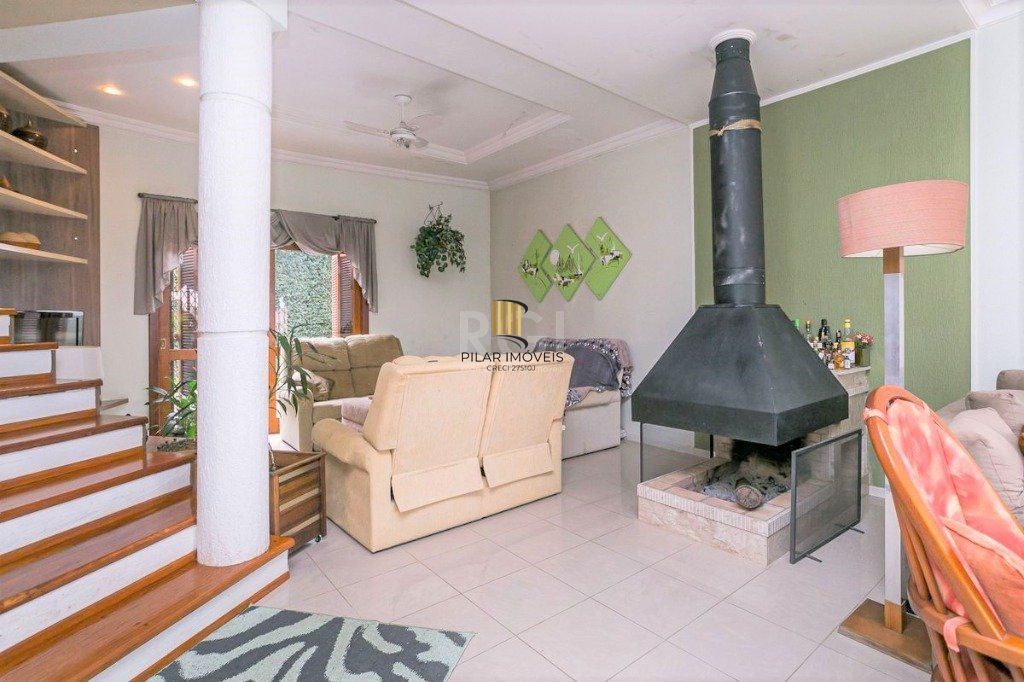 Casa para Venda - 279m², 3 dormitórios, sendo 1 suites, 4 vagas - Teresópolis