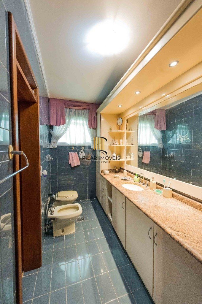 Casa para Venda - 317m², 5 dormitórios, sendo 1 suites, 2 vagas - Teresópolis