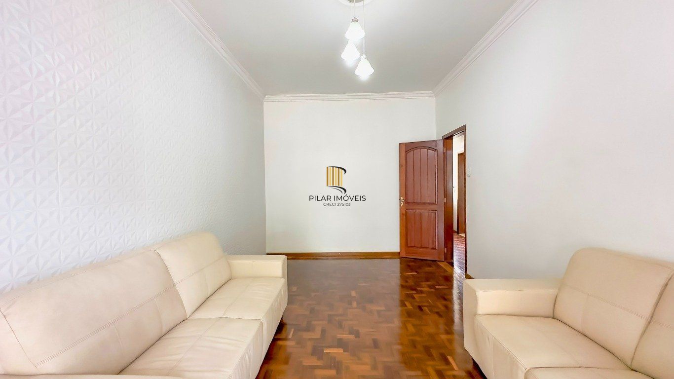 Casa de 3 dormitórios à venda no Bairro Azenha, Porto Alegre.