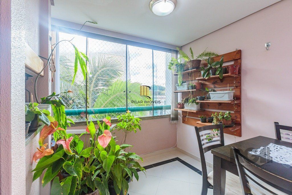 Apartamento 2 dormitórios  com 1 vaga no bairro Teresópolis em Porto Alegre