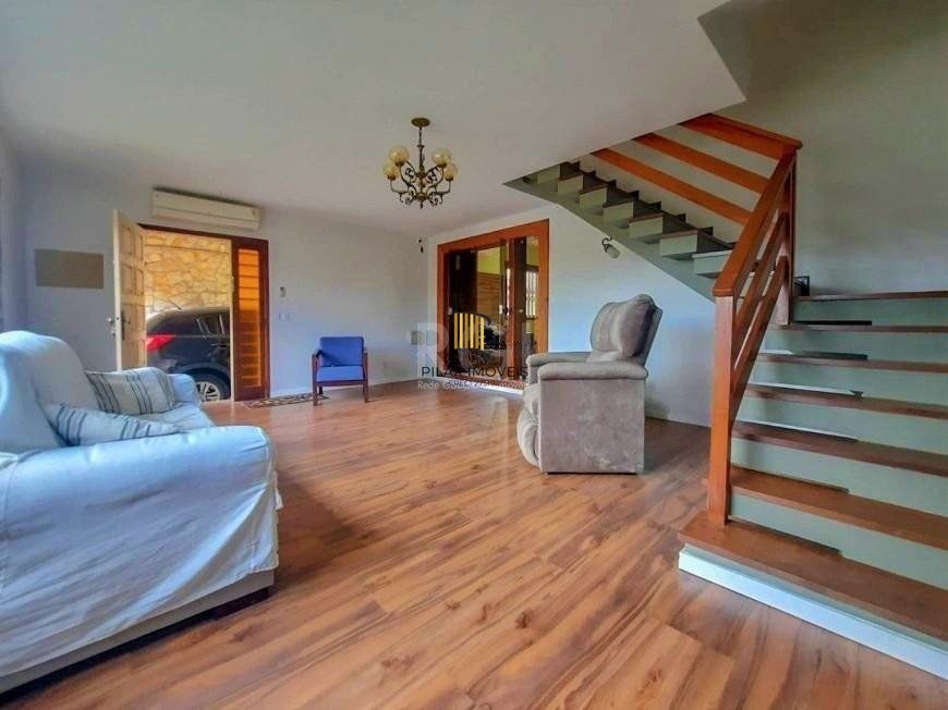 Excelente casa com 3 dormitórios e 3 vagas de garagem