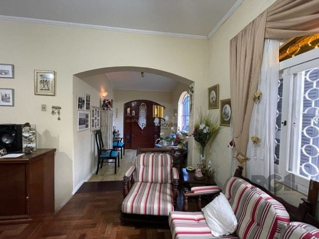 Casa 4 dormitórios no bairro Santa Tereza