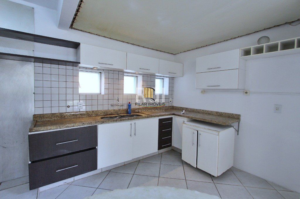 Casa para Venda - 199.68m², 3 dormitórios, sendo 1 suites, 4 vagas - Cristal