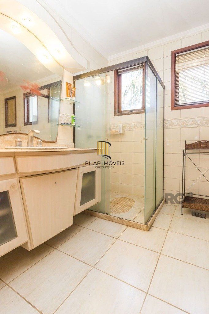 Casa 470m² - 4 dormitórios, 5 vagas no bairro Jardim São Pedro