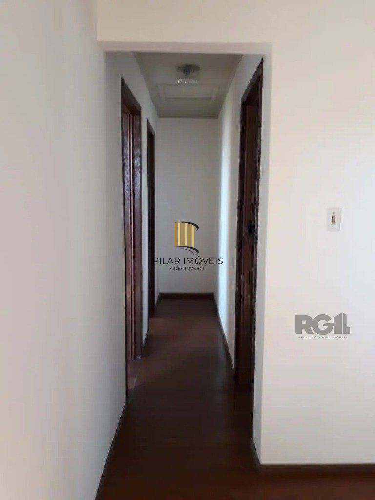 Casa com 5 dormitórios no bairro Passo das Pedras - Porto Alegre