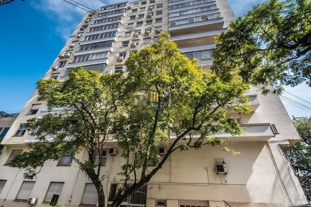Apartamento 148m² - semi mobiliado, 2 dormitórios, 1 suíte e 1 vaga de garagem no bairro Bom Fim