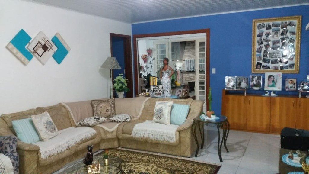 Casa para Venda - 300m², 5 dormitórios, Augusta