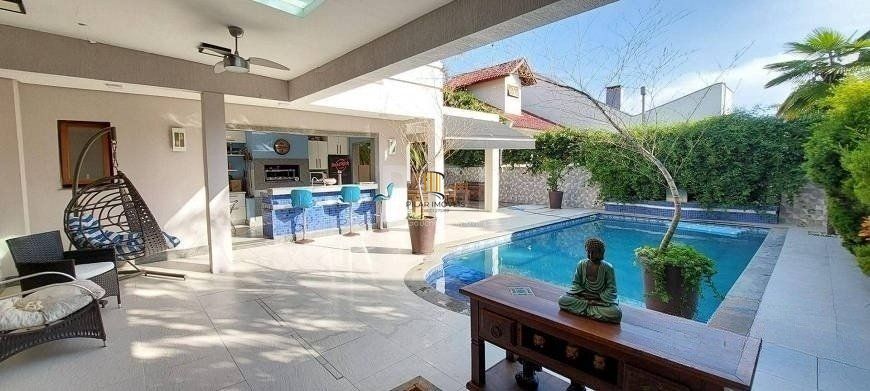 Excelente casa de  386m² com 04 dormitórios sendo 03 suítes.