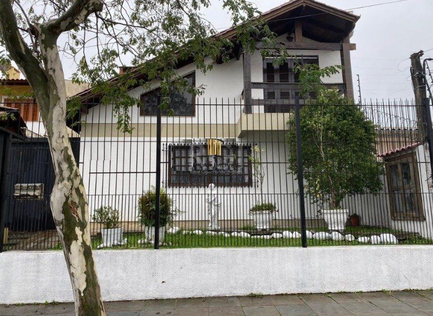 Casa para Venda - 330m², 6 dormitórios, 3 vagas - Cavalhada