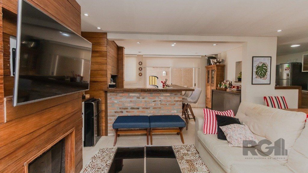 Excelente casa em condomínio de 249m² com 03 dormitórios e 4 vagas.