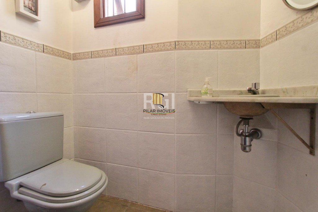 Casa para Venda - 269.06m², 4 dormitórios, sendo 2 suites, 5 vagas - Teresópolis