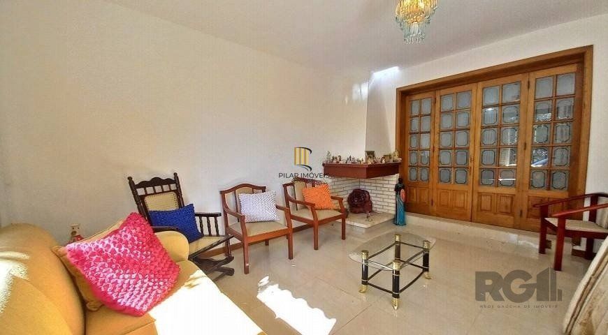 Casa de 4 dormitórios, bairro Espírito Santo