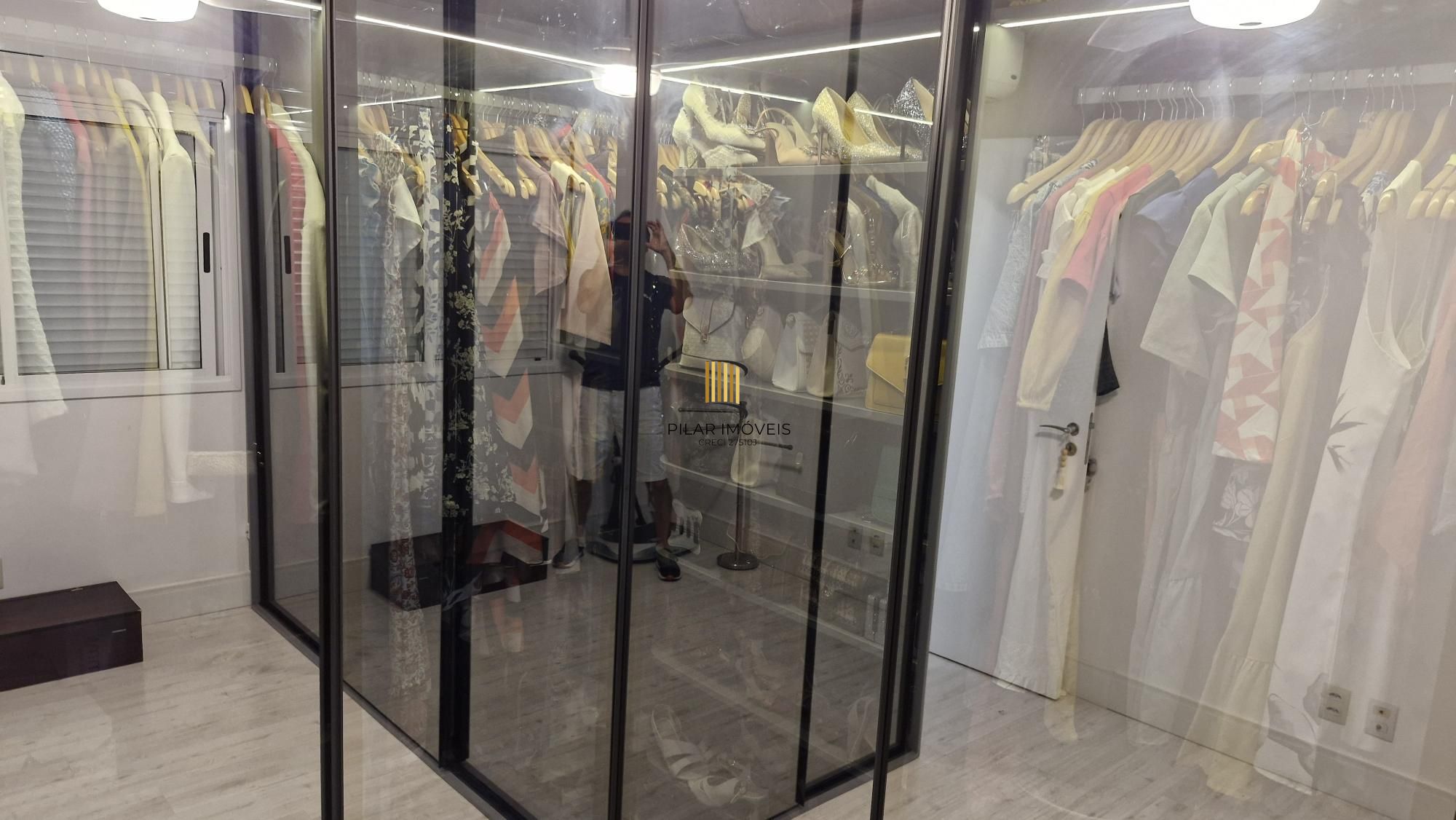 Apartamento mobiliado no Central Parque, 3 dormitorios sendo 1 suíte, banheiro social, lavabo, 114,00m² área privativa, 2 garagens