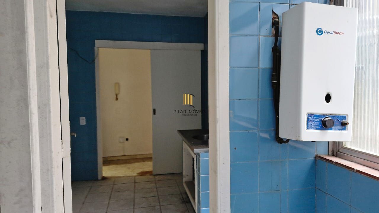 Apartamento com 2 dormitórios e garden na Rua Ijuí, pronto para reformar