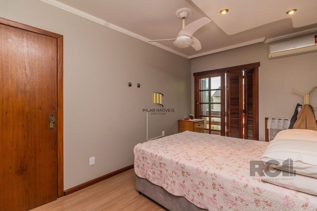 Casa de 4 dormitórios no bairro Sarandi