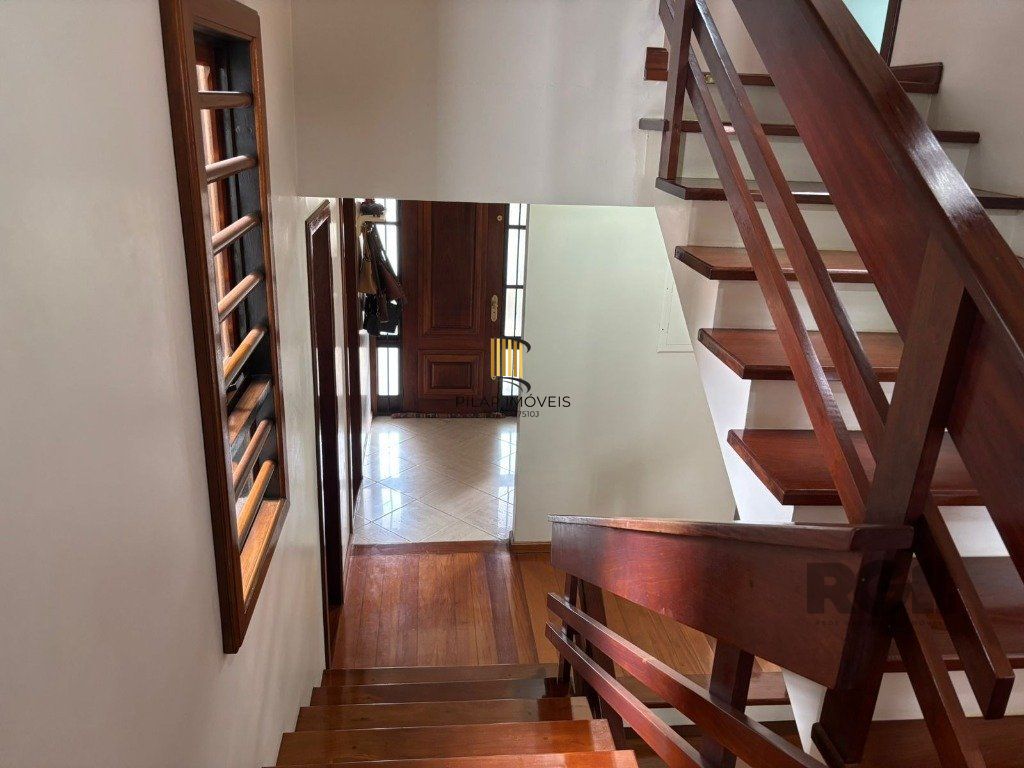 Casa 4 dormitórios no bairro Teresópolis
