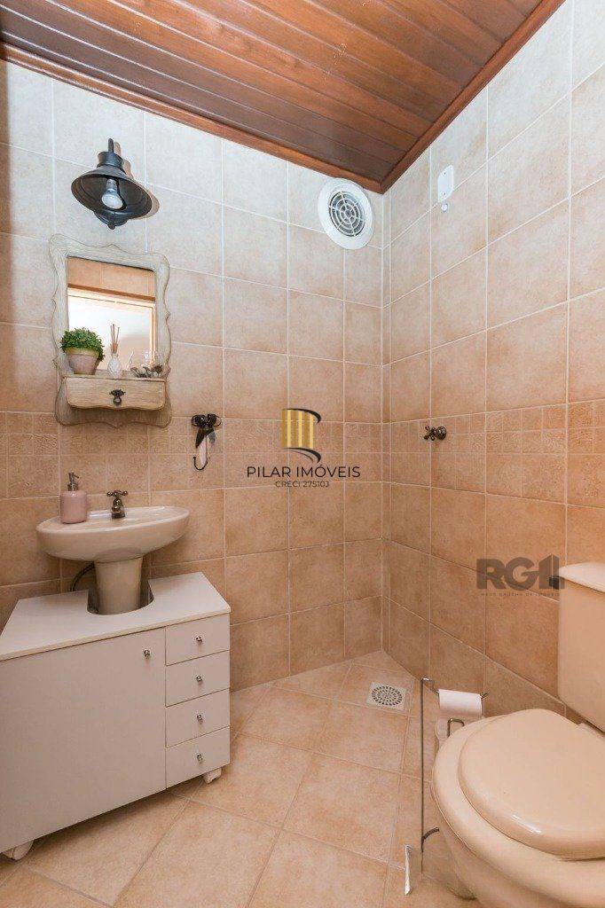 Casa de 3 dormitórios no bairro Chácara das Pedras