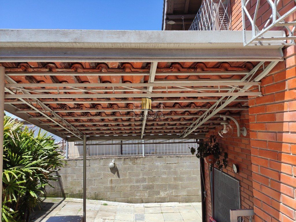 Casa para Venda - 142.8m², 4 dormitórios, 5 vagas - Teresópolis